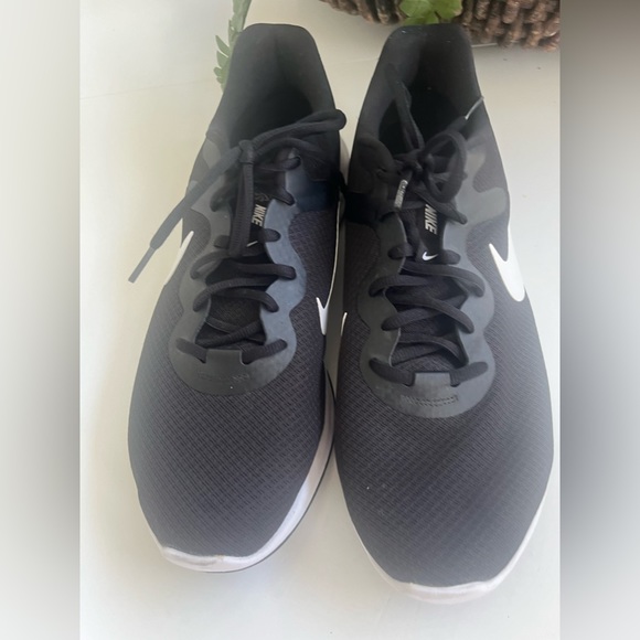 Nike Revolution 6 men’s 14 sneaker shoes black white DC 3728-003 - Picture 3 of 15